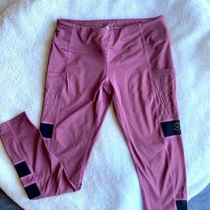 Virus work out leggings !